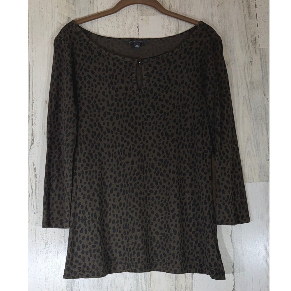 Banana Republic Top Medium Green Animal Print Keyhole 3/4 Sleeve Lightweight